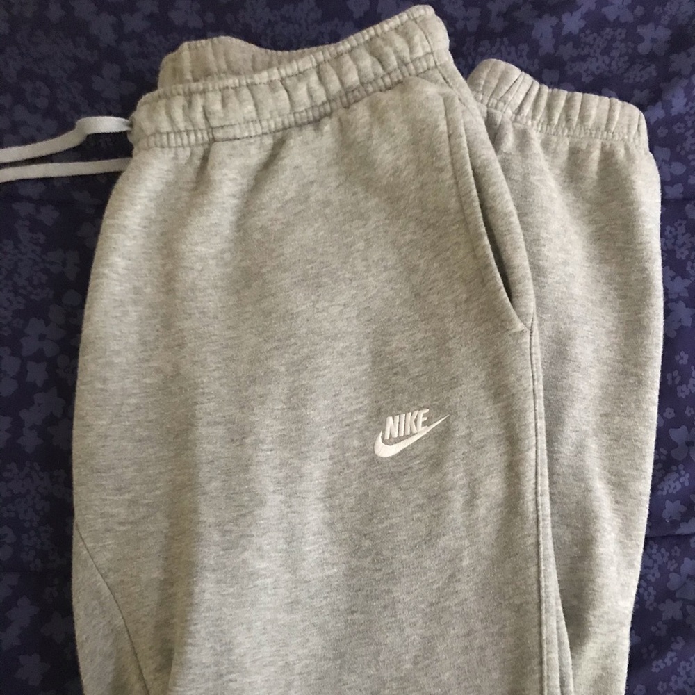 GUC pair of Nike sweatpants men’s size L